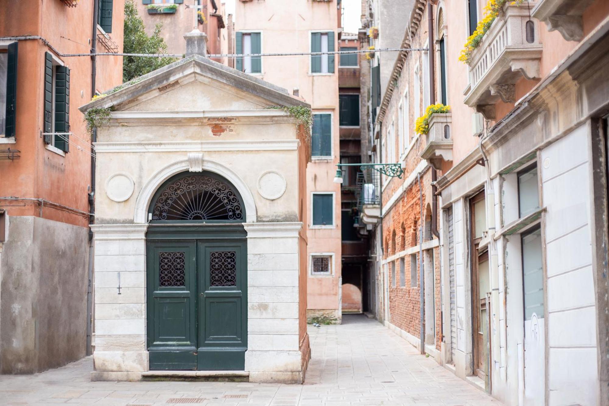 Ca Della Luna Venexiana, Vicino Biennale * Venezia